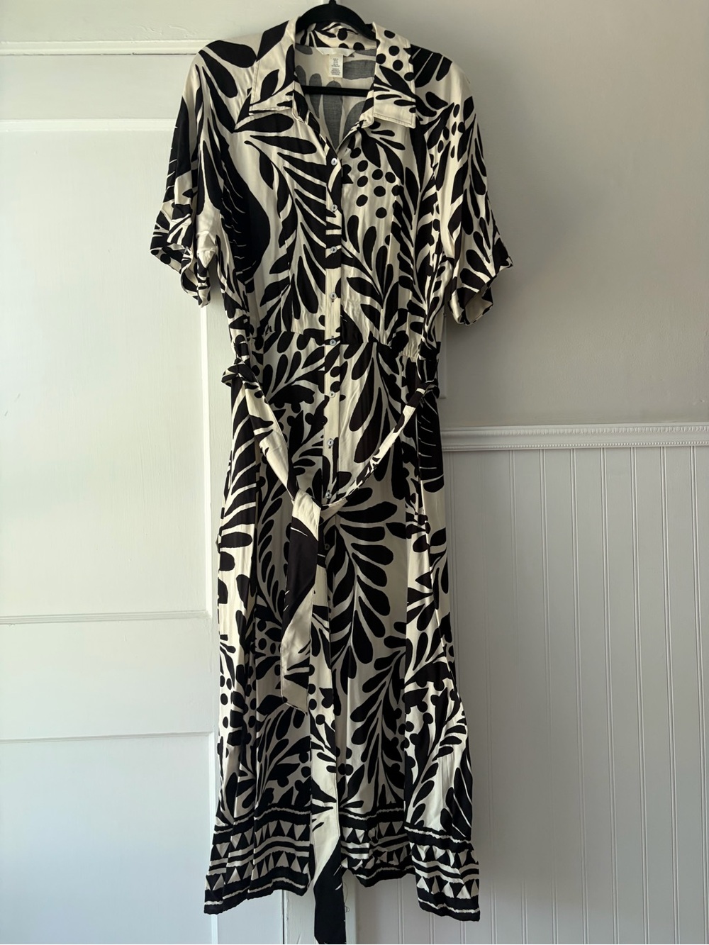Black & Cream Button-Front Floral Shirt Dress